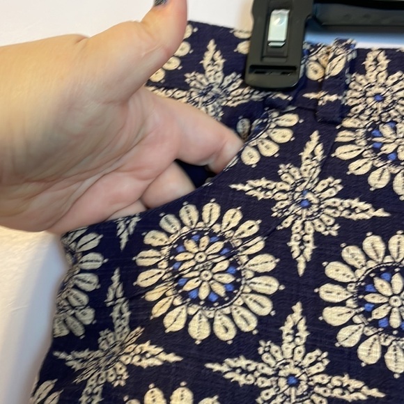 Anthropologie Elevenses Floral Medallion Design Shorts Navy size 8 - Picture 12 of 17